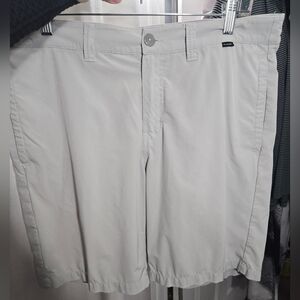 Travis Mathew Performance Golf Shorts Men's 34 Mini Stripe Gray